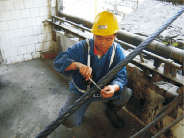 突發(fā)！一纜車鋼絲繩斷裂，8人命懸365米高空！