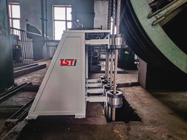 揪心！撫順一金礦發(fā)生罐籠鋼絲繩斷裂！3死1傷！