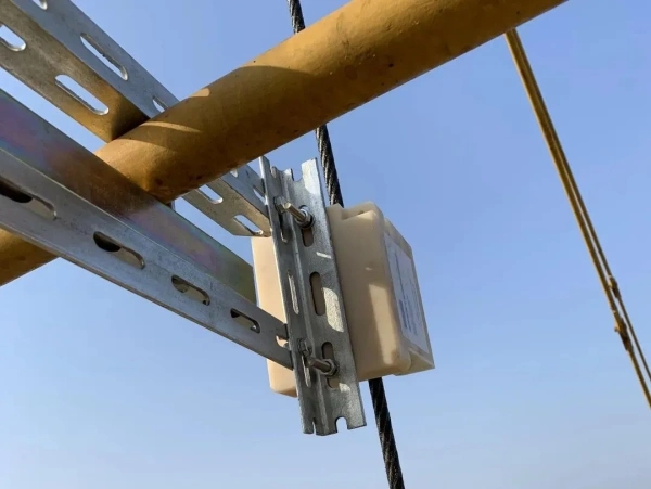 鋼絲繩斷裂造成85噸吊車(chē)被壓扁，引發(fā)安全思考